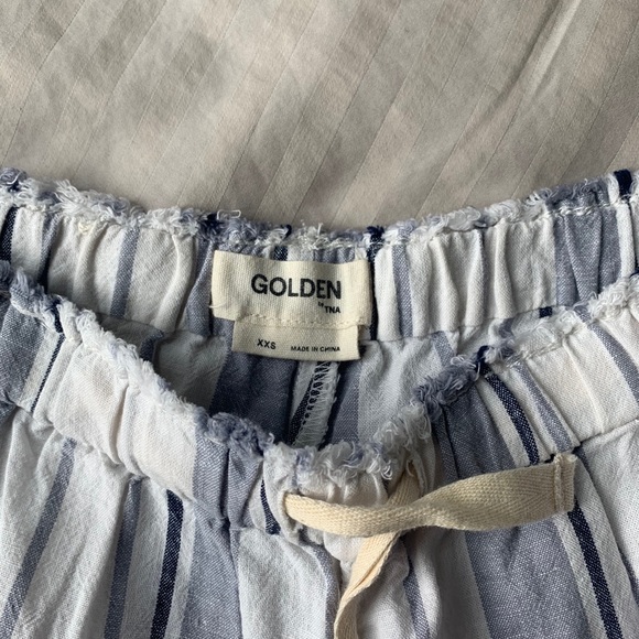 Aritzia Linen Shorts - Picture 2 of 5